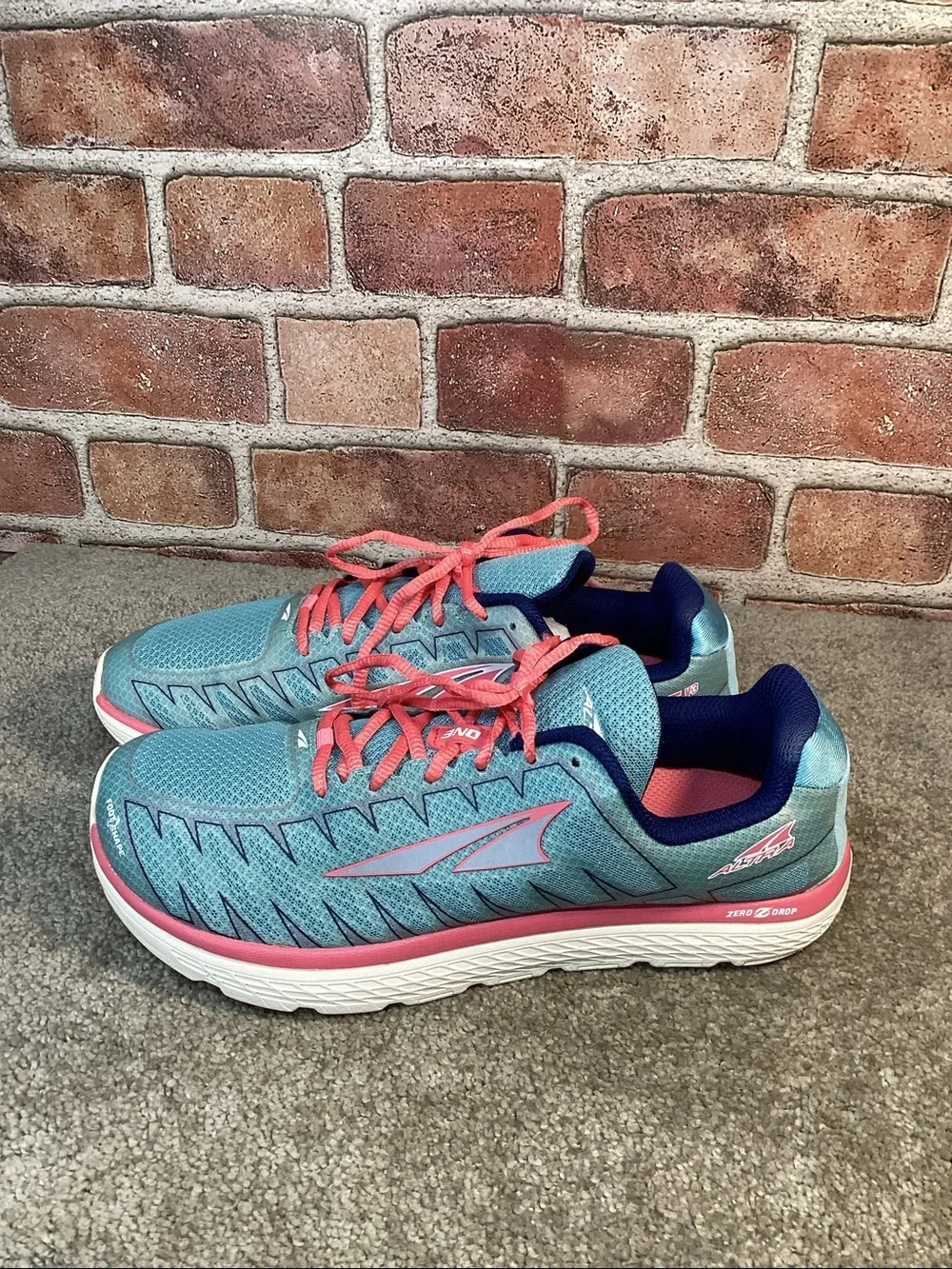 Altra One V3 womens running shoes sneakers size 10